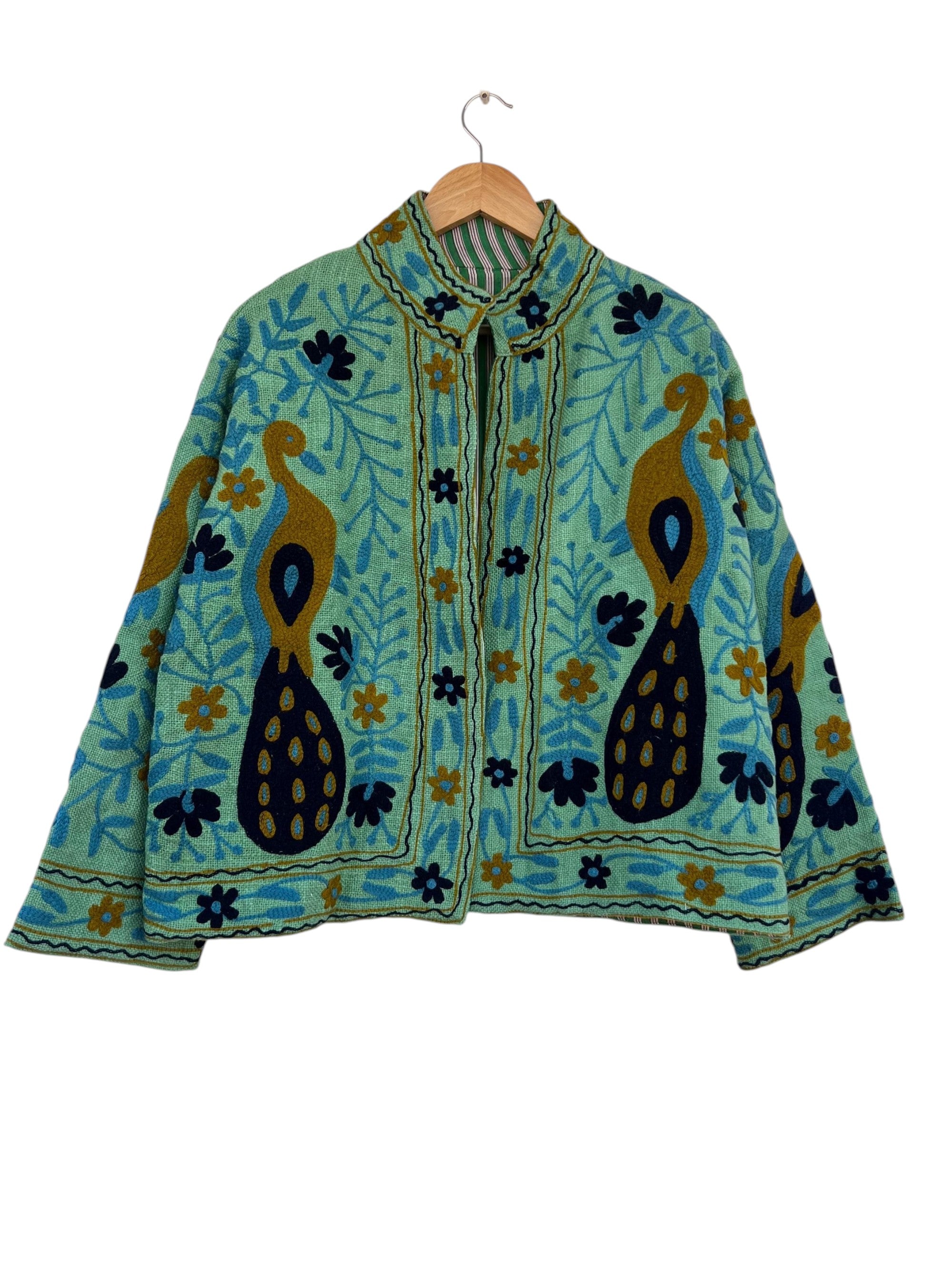 Handgefertigte mintgrüne Pfauen-Suzani-Jacke aus TNT – bestickter Boho-Mantel – TNT11
