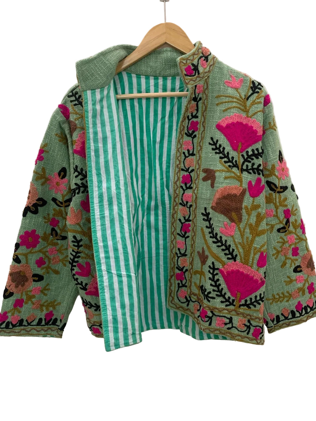 Giacca Suzani TNT Bianca e Rossa Fatta a Mano – Cappotto Boho Ricamato Botanico-TNT15