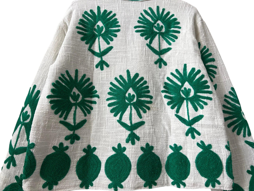 Handgemachte weiß-grüne TNT-Suzani-Jacke – Boho bestickter Mantel mit botanischem Muster – TNT14