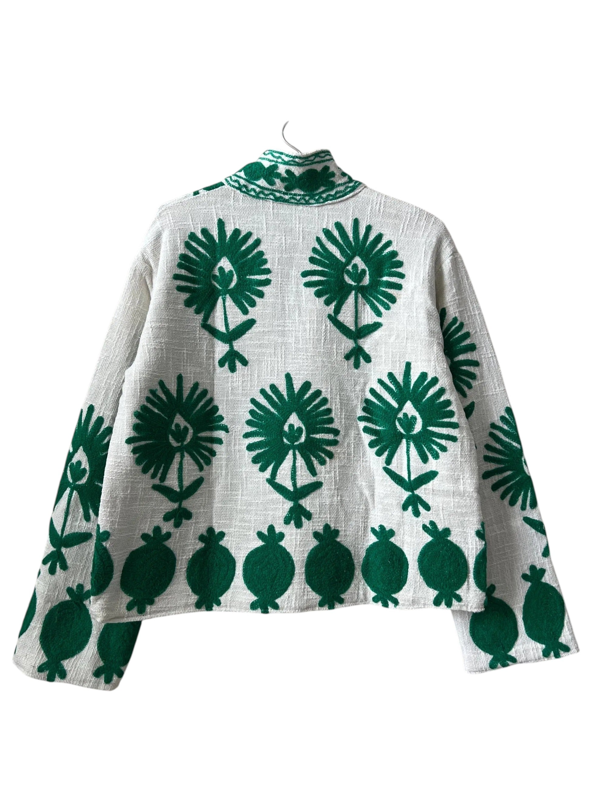 Handgemachte weiß-grüne TNT-Suzani-Jacke – Boho bestickter Mantel mit botanischem Muster – TNT14