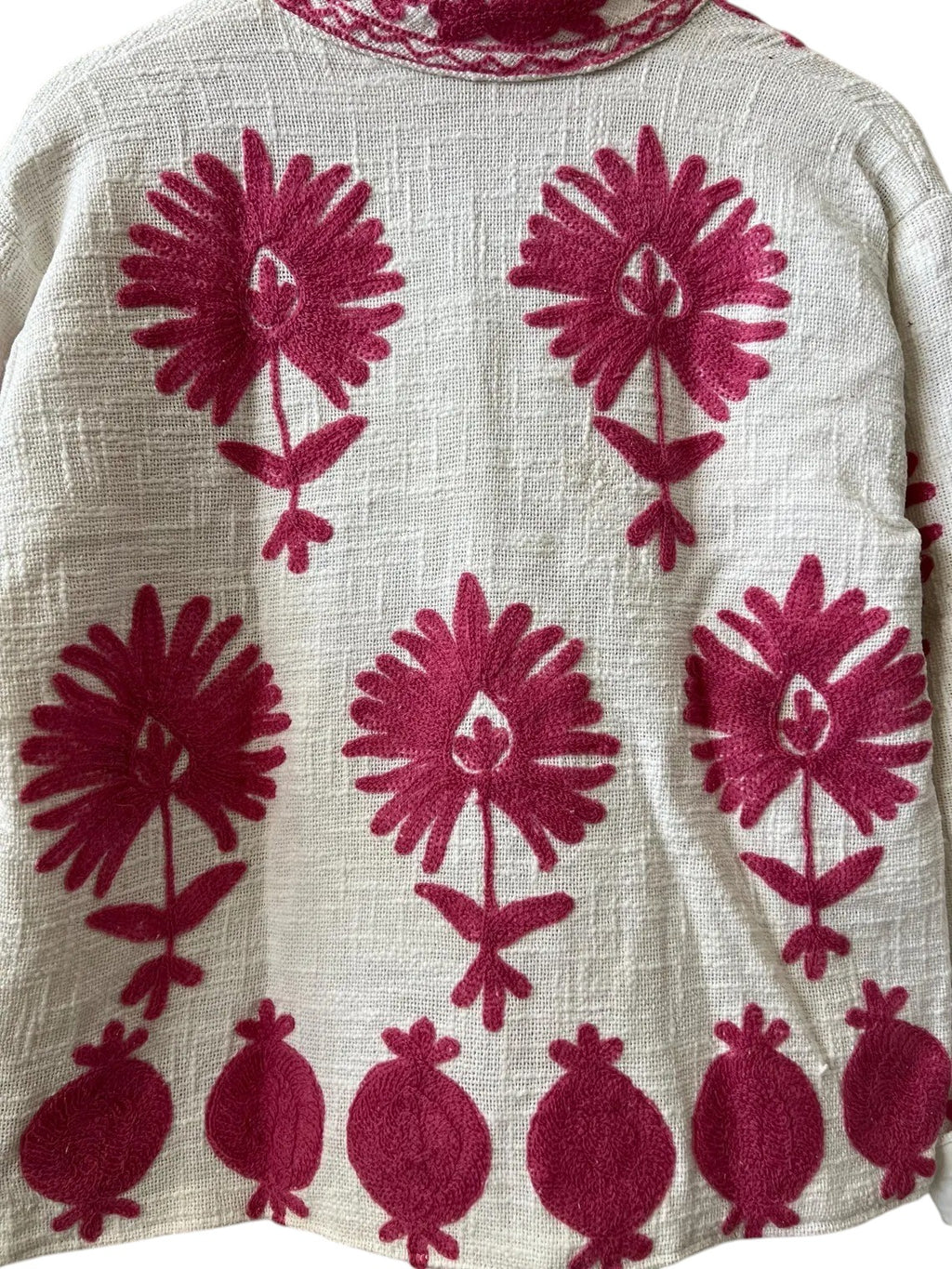 Handgefertigte weiß-rote TNT Suzani Jacke – Boho bestickter Mantel – TNT15