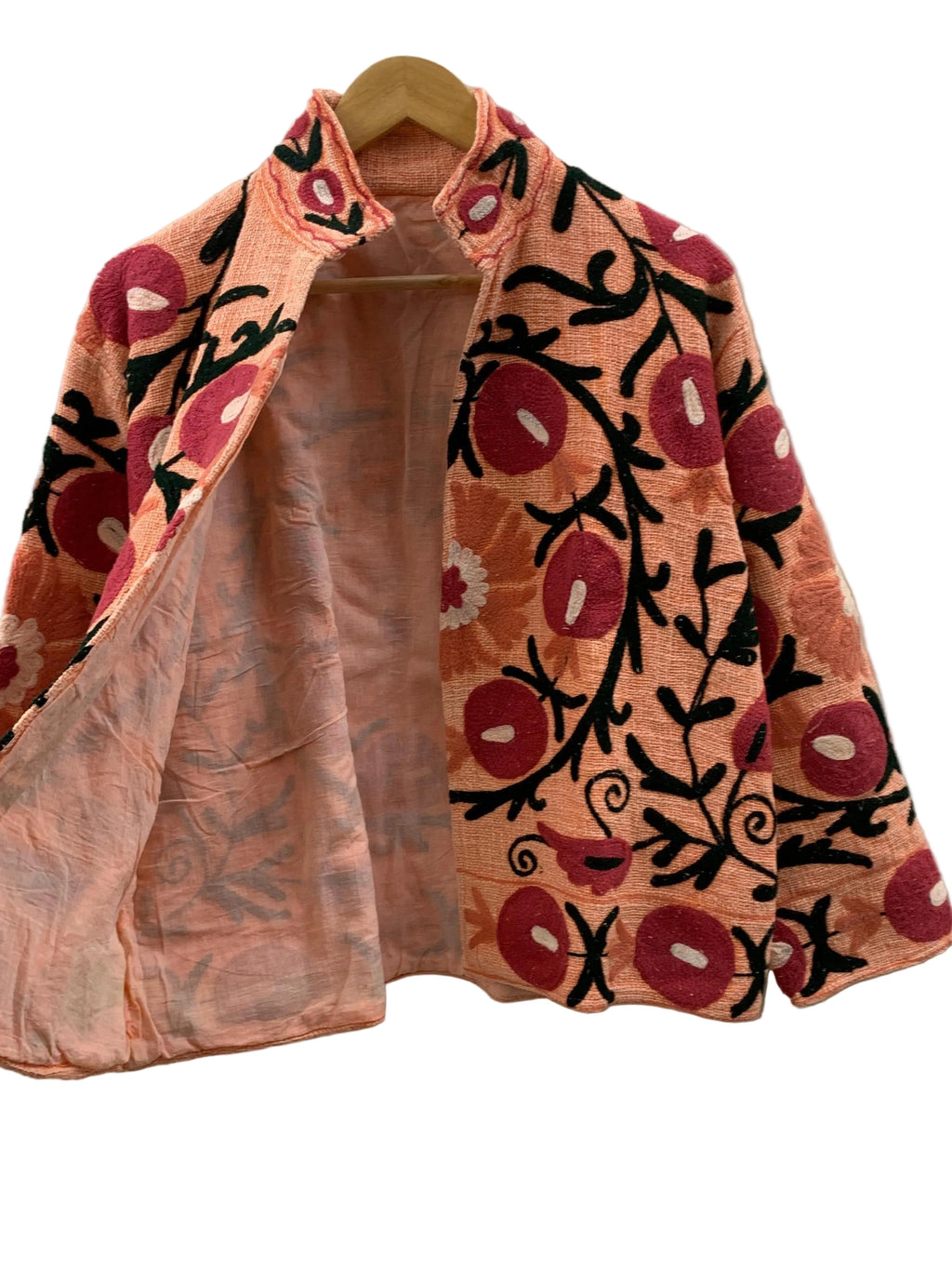 Giacca Suzani TNT Bianca e Rossa Fatta a Mano – Cappotto Boho Ricamato Botanico-TNT15