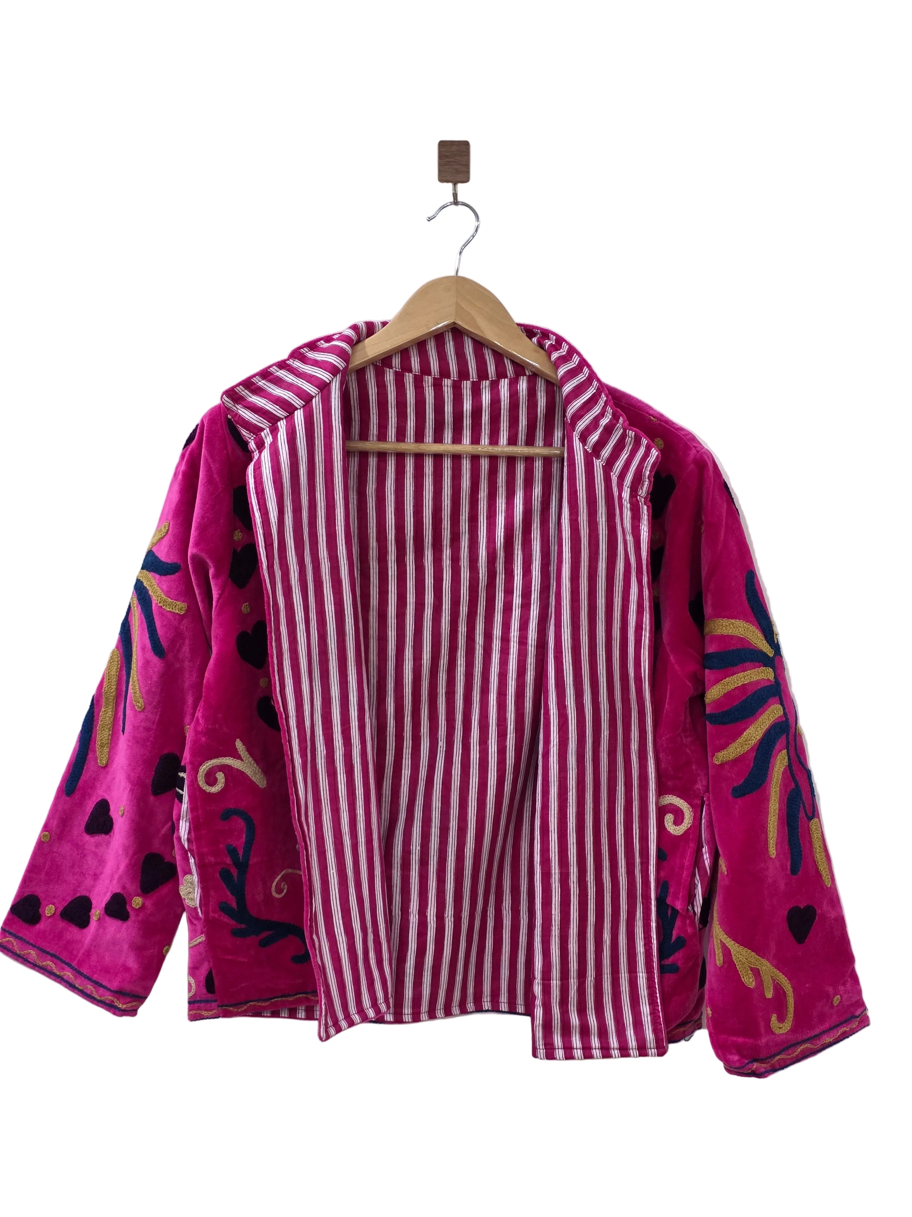 Handbestickte Suzani Jacke aus pinkfarbenem Samt mit Peace-Design - VT01
