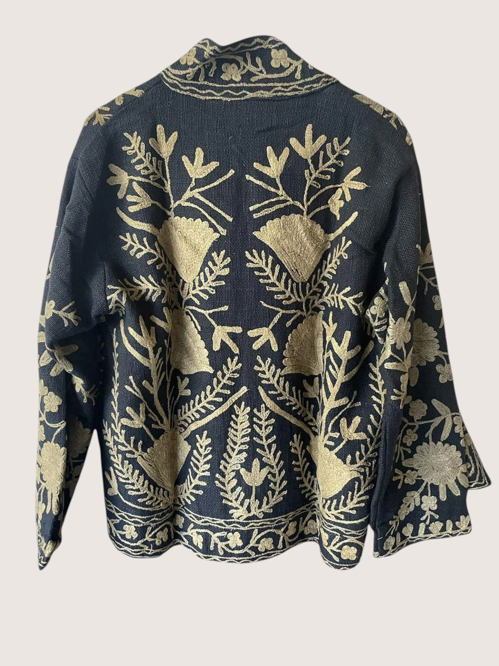 Handgefertigte weiß-rote TNT Suzani Jacke – Boho bestickter Mantel – TNT15
