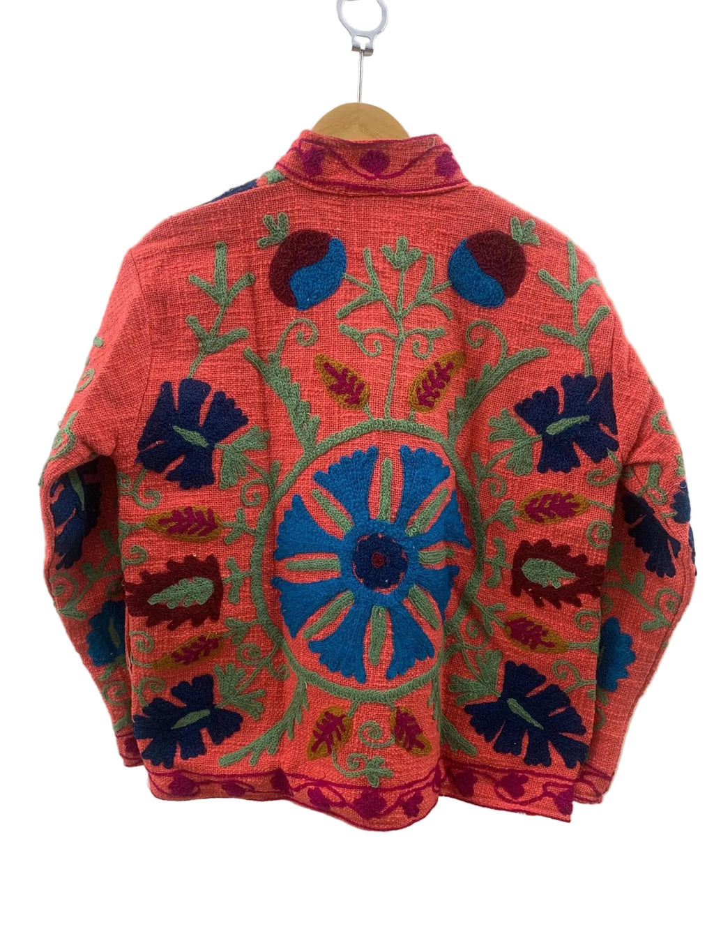Handgefertigte weiß-rote TNT Suzani Jacke – Boho bestickter Mantel – TNT15
