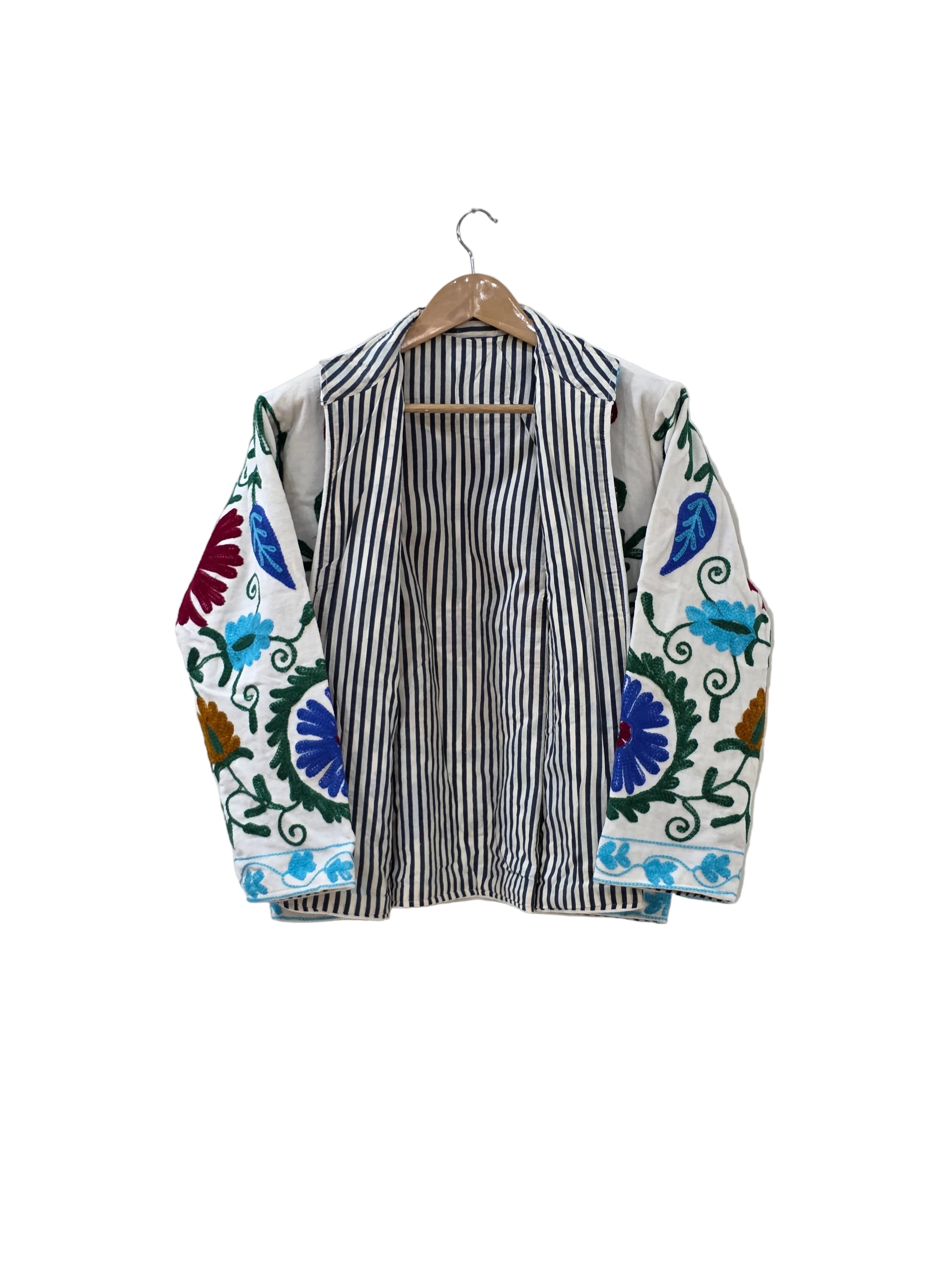 Handbestickte Suzani Samtjacke in Weiß - VT02