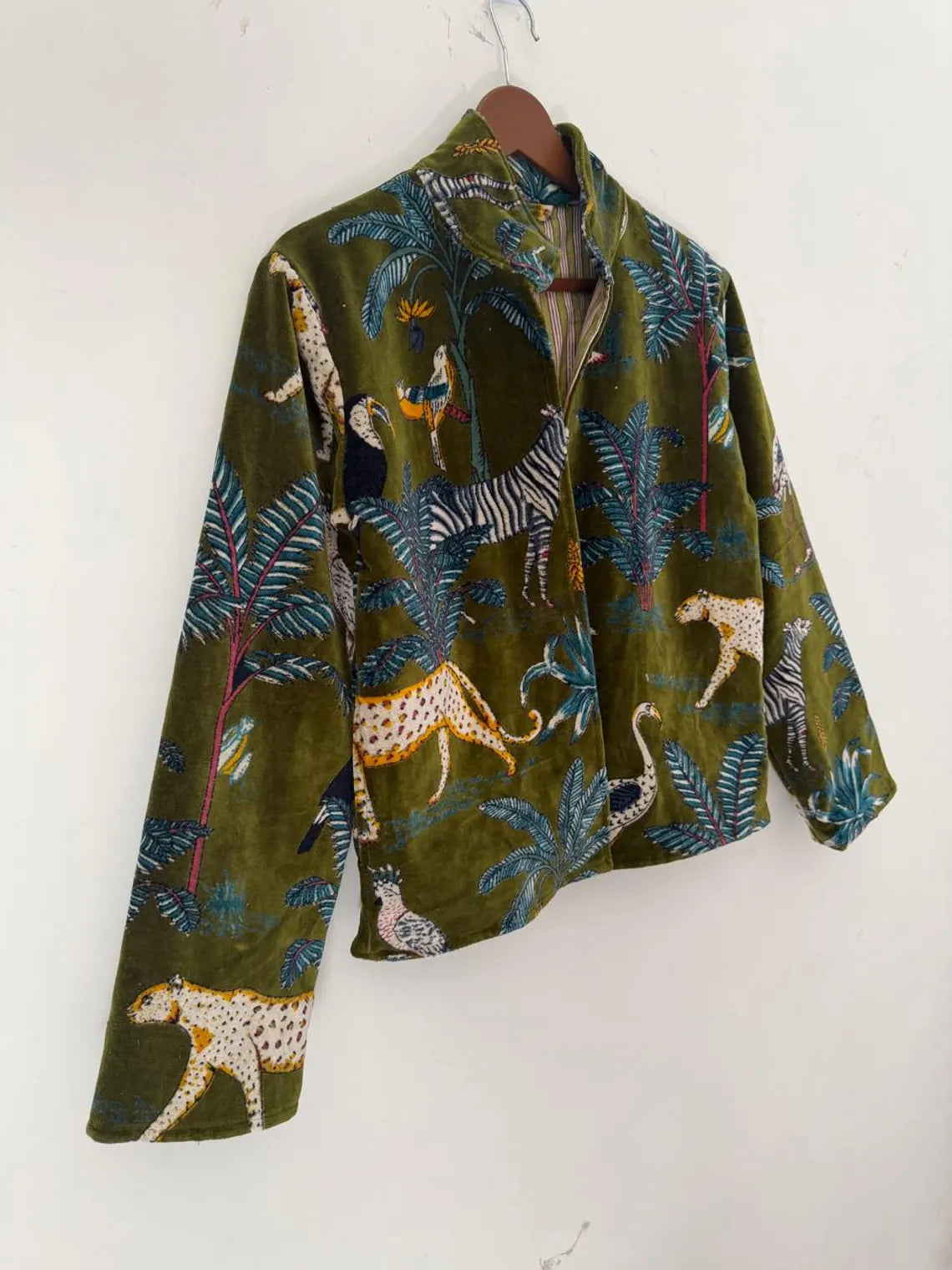 Giacca Suzani TNT Bianca e Rossa Fatta a Mano – Cappotto Boho Ricamato Botanico-TNT15