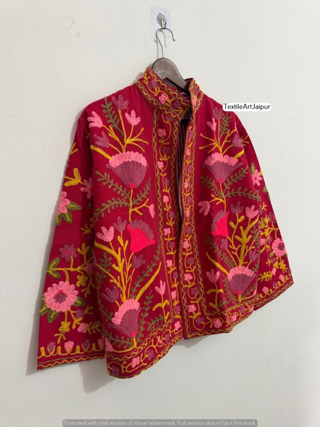 Giacca Suzani TNT Bianca e Rossa Fatta a Mano – Cappotto Boho Ricamato Botanico-TNT15