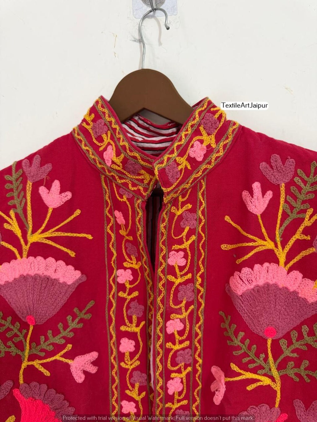 Giacca Suzani TNT Bianca e Rossa Fatta a Mano – Cappotto Boho Ricamato Botanico-TNT15