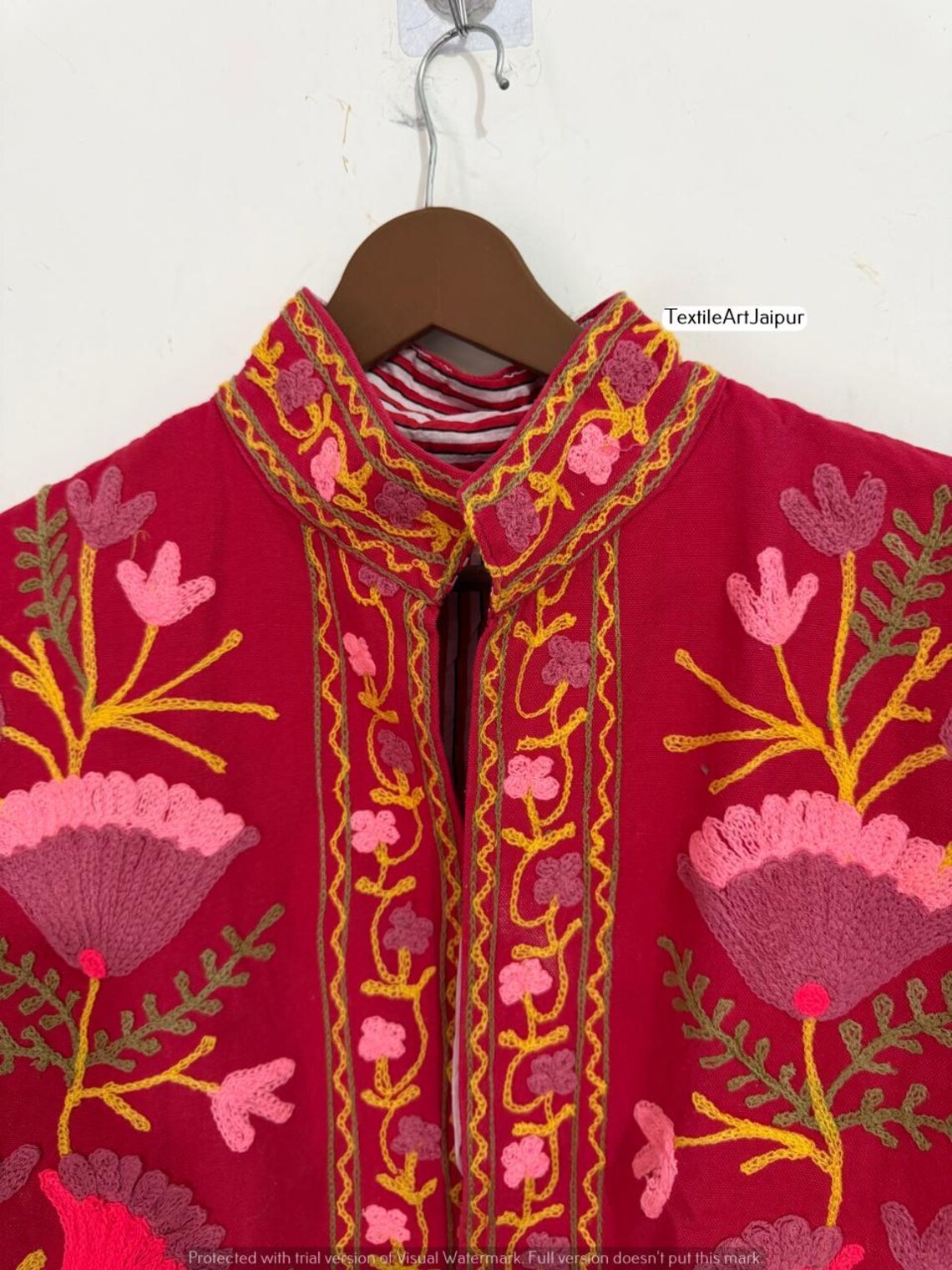 Giacca Suzani TNT Bianca e Rossa Fatta a Mano – Cappotto Boho Ricamato Botanico-TNT15
