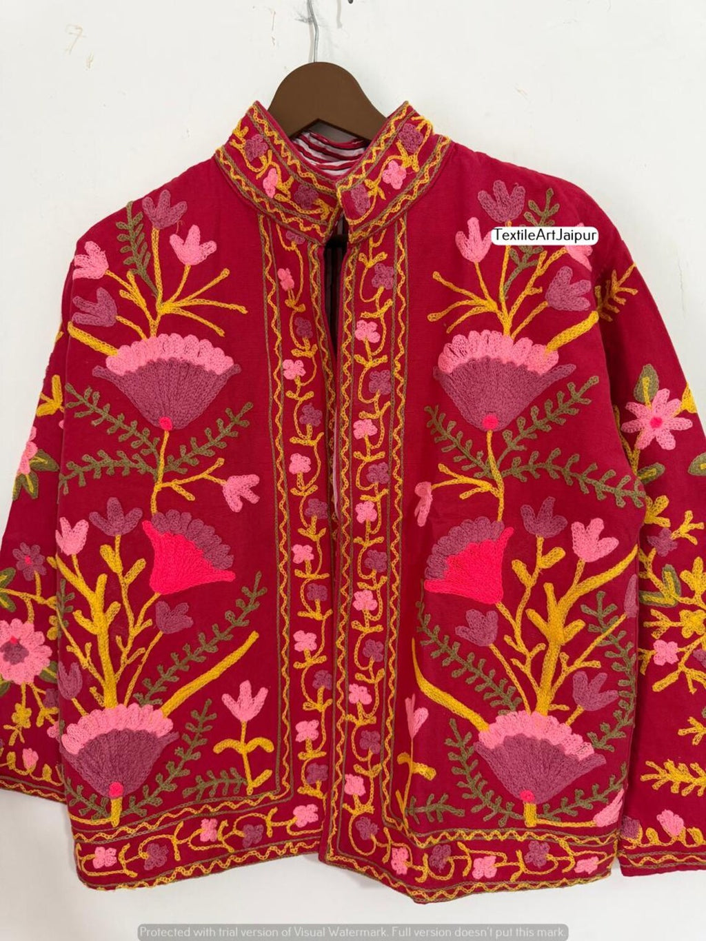 Giacca Suzani TNT Bianca e Rossa Fatta a Mano – Cappotto Boho Ricamato Botanico-TNT15