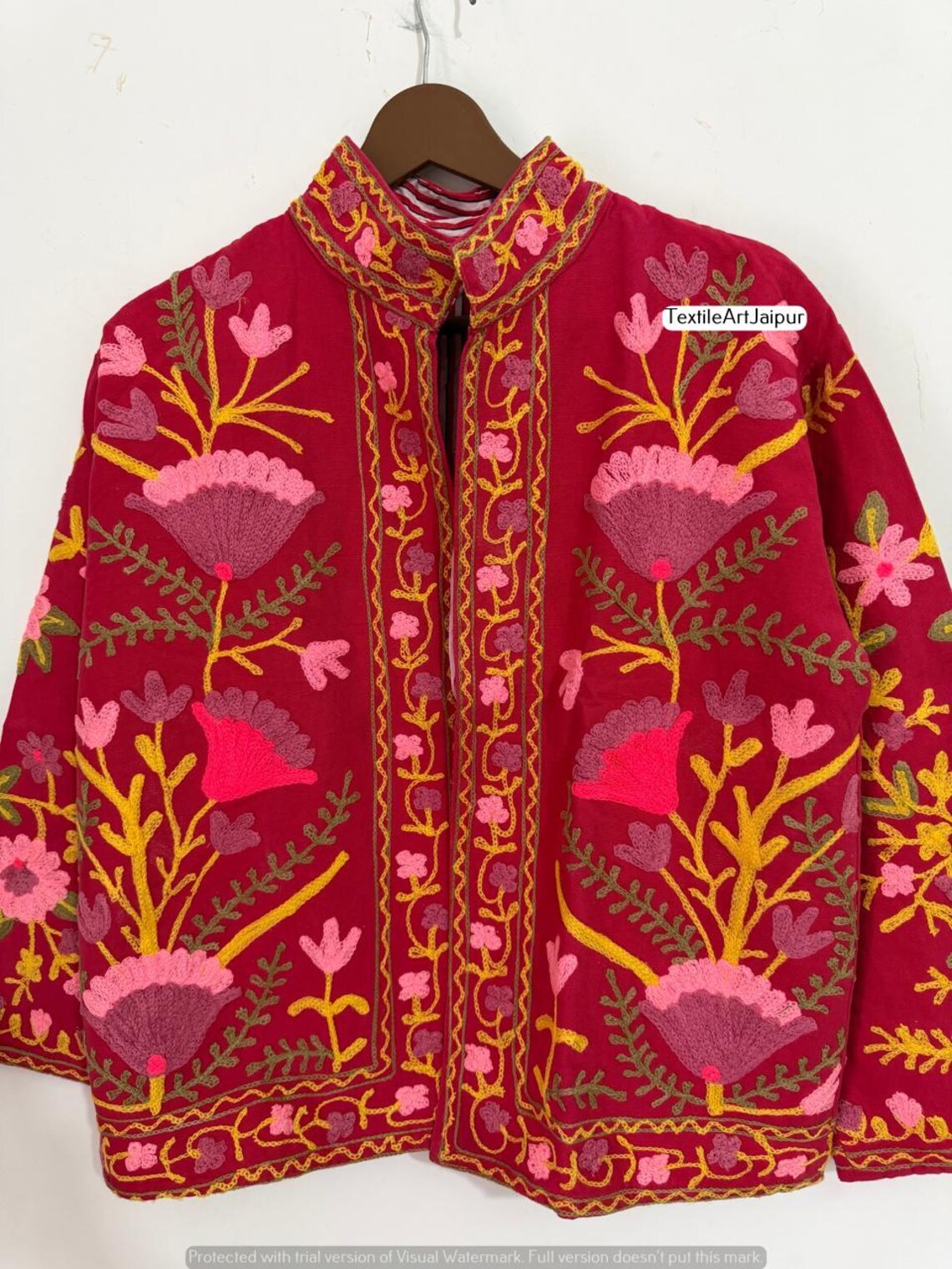 Giacca Suzani TNT Bianca e Rossa Fatta a Mano – Cappotto Boho Ricamato Botanico-TNT15