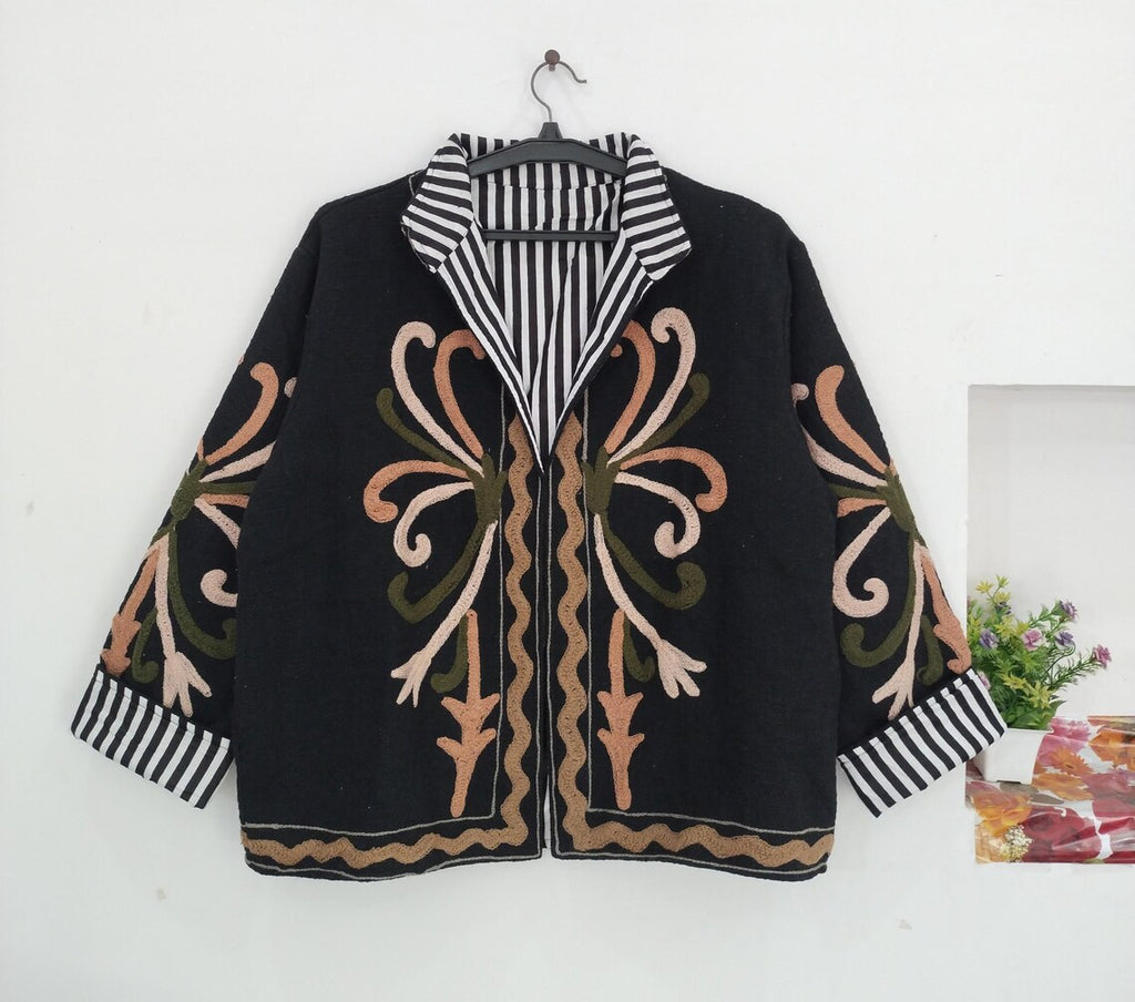 Giacca Suzani TNT Bianca e Rossa Fatta a Mano – Cappotto Boho Ricamato Botanico-TNT15