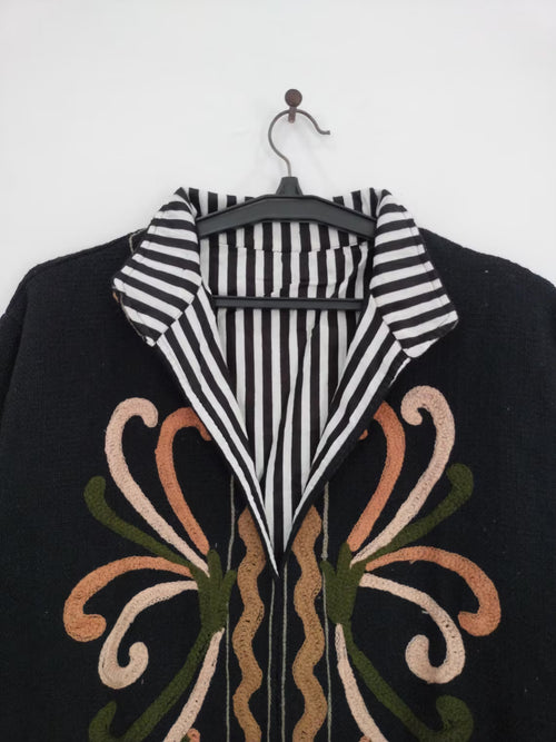 Giacca Suzani TNT Bianca e Rossa Fatta a Mano – Cappotto Boho Ricamato Botanico-TNT15