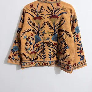 Giacca Suzani TNT Bianca e Rossa Fatta a Mano – Cappotto Boho Ricamato Botanico-TNT15