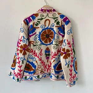 Giacca Suzani TNT Bianca e Rossa Fatta a Mano – Cappotto Boho Ricamato Botanico-TNT15