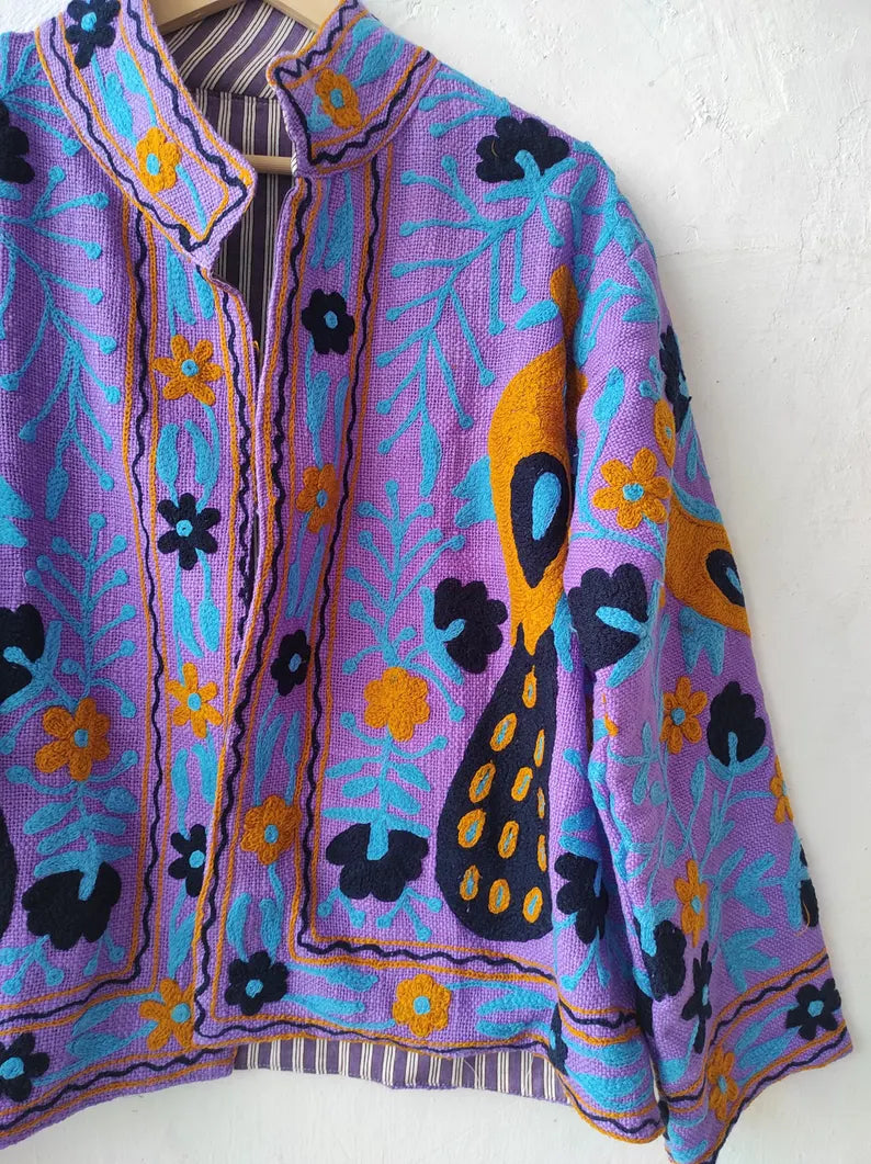 Giacca Suzani TNT Bianca e Rossa Fatta a Mano – Cappotto Boho Ricamato Botanico-TNT15