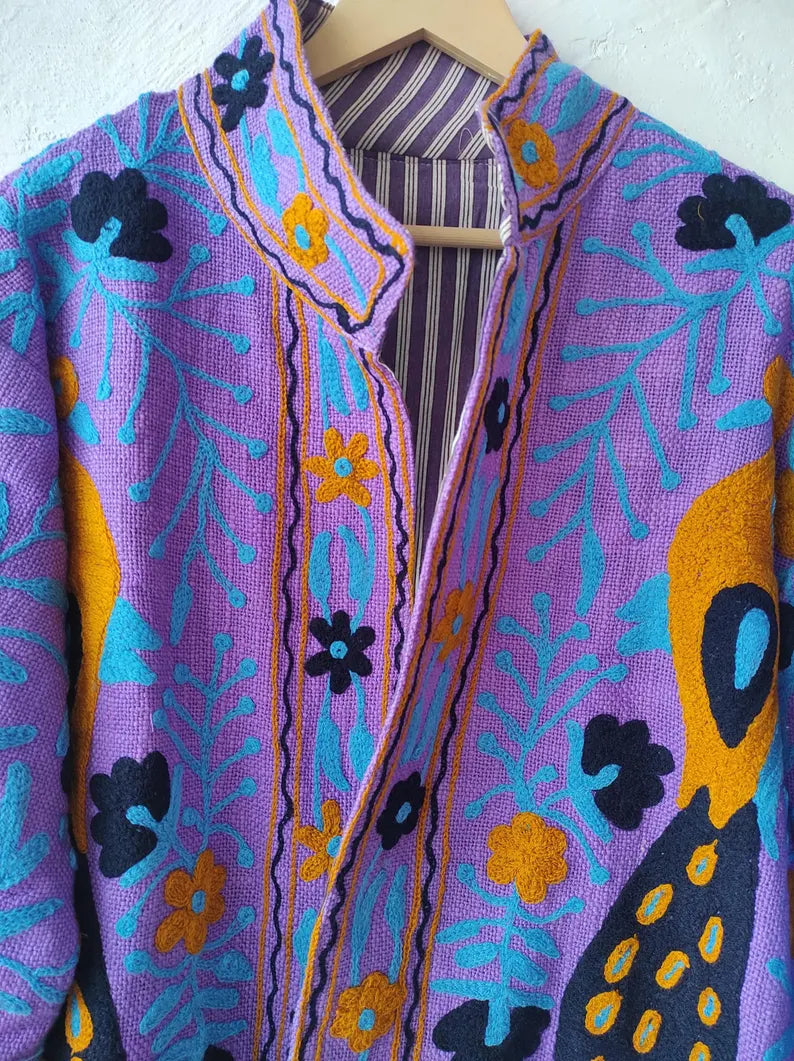 Giacca Suzani TNT Bianca e Rossa Fatta a Mano – Cappotto Boho Ricamato Botanico-TNT15