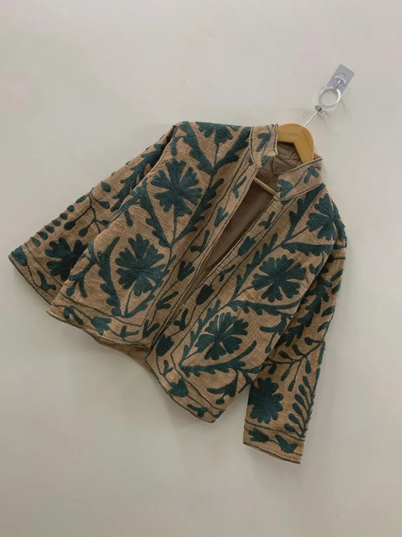Giacca Suzani TNT Bianca e Rossa Fatta a Mano – Cappotto Boho Ricamato Botanico-TNT15