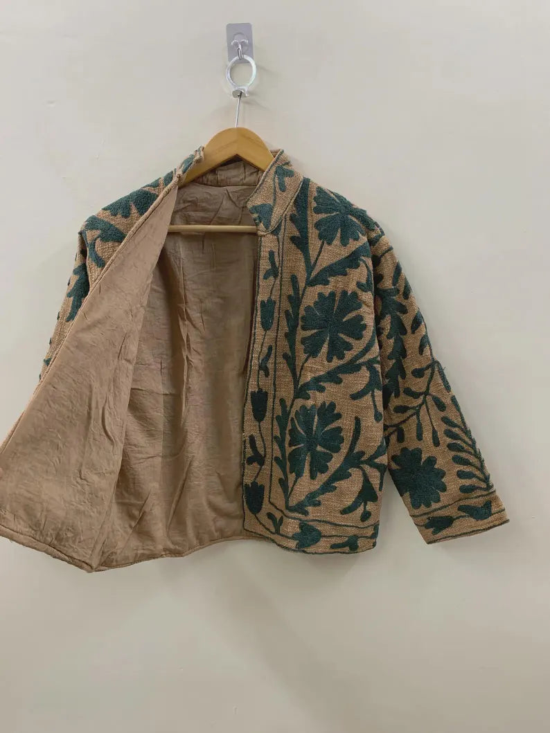Giacca Suzani TNT Bianca e Rossa Fatta a Mano – Cappotto Boho Ricamato Botanico-TNT15