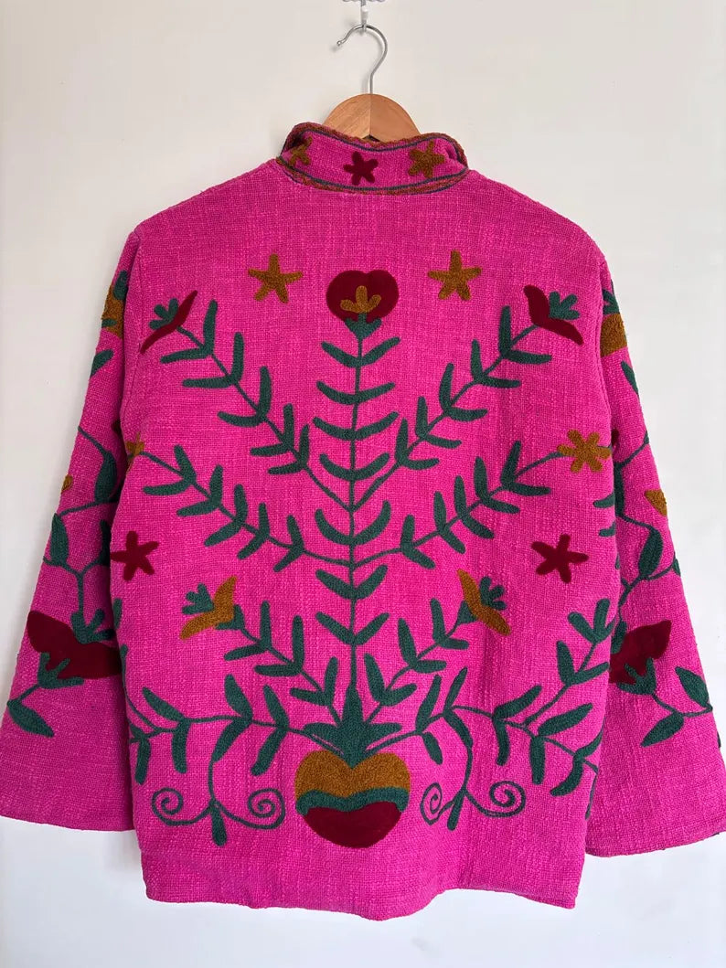 Handgefertigte weiß-rote TNT Suzani Jacke – Boho bestickter Mantel – TNT15