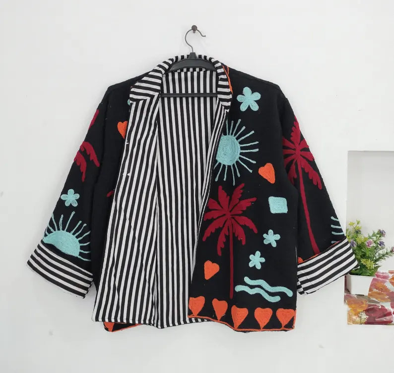 Handgefertigte weiß-rote TNT Suzani Jacke – Boho bestickter Mantel – TNT15