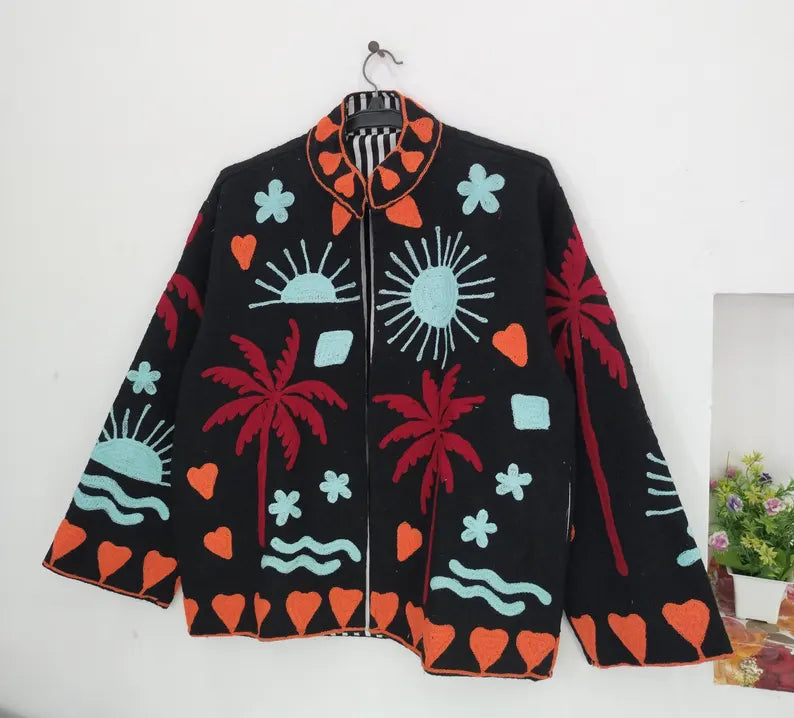 Handgefertigte weiß-rote TNT Suzani Jacke – Boho bestickter Mantel – TNT15