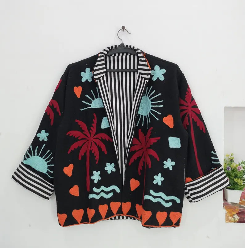 Handgefertigte weiß-rote TNT Suzani Jacke – Boho bestickter Mantel – TNT15