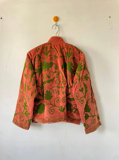 Handgefertigte weiß-rote TNT Suzani Jacke – Boho bestickter Mantel – TNT15